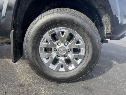 Used 2018 Toyota Tacoma SR5 image 9
