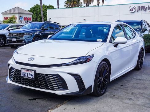 Used 2025 Toyota Camry SE w/ Multimedia Upgrade Package FWD image 4