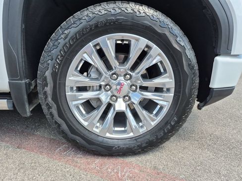 Used 2023 GMC Sierra 1500 Denali w/ Technology Package AWD/4WD image 18