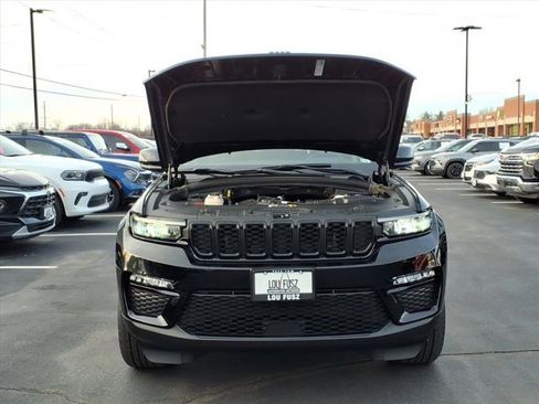 Used 2023 Jeep Grand Cherokee Limited w/ Black Appearance Package image 31