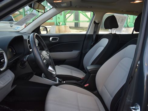 Used 2025 Hyundai Venue SEL FWD image 14