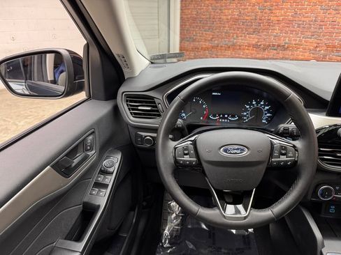 Used 2022 Ford Escape SE w/ SE Sport Appearance Package image 13