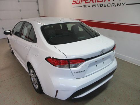 Used 2022 Toyota Corolla LE FWD image 12