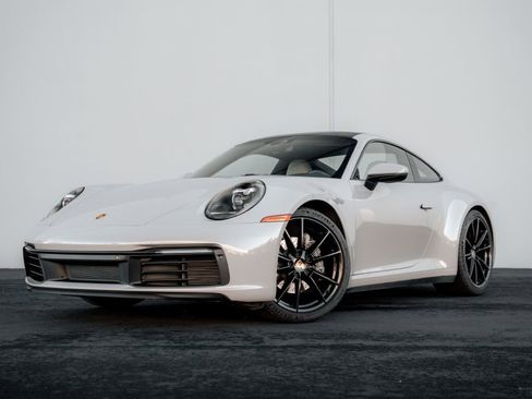 Used 2022 Porsche 911 Carrera image 2