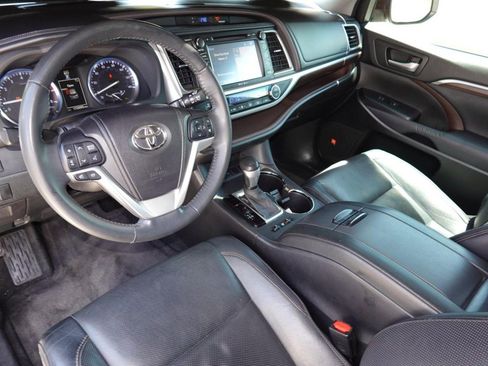 Used 2014 Toyota Highlander Limited FWD image 17