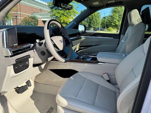 New 2026 Cadillac Escalade ESV Platinum Luxury w/ LPO, Radiant Package AWD/4WD image 10