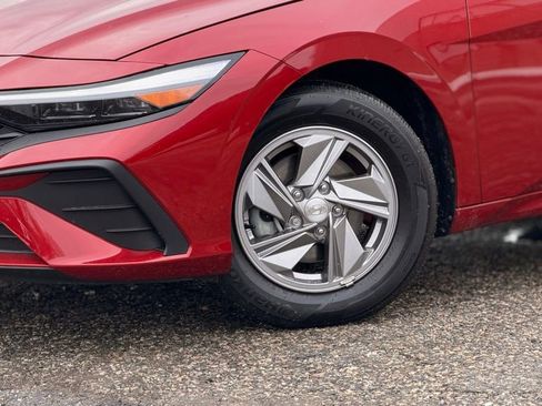 Used 2025 Hyundai Elantra SE w/ Cargo Package image 2