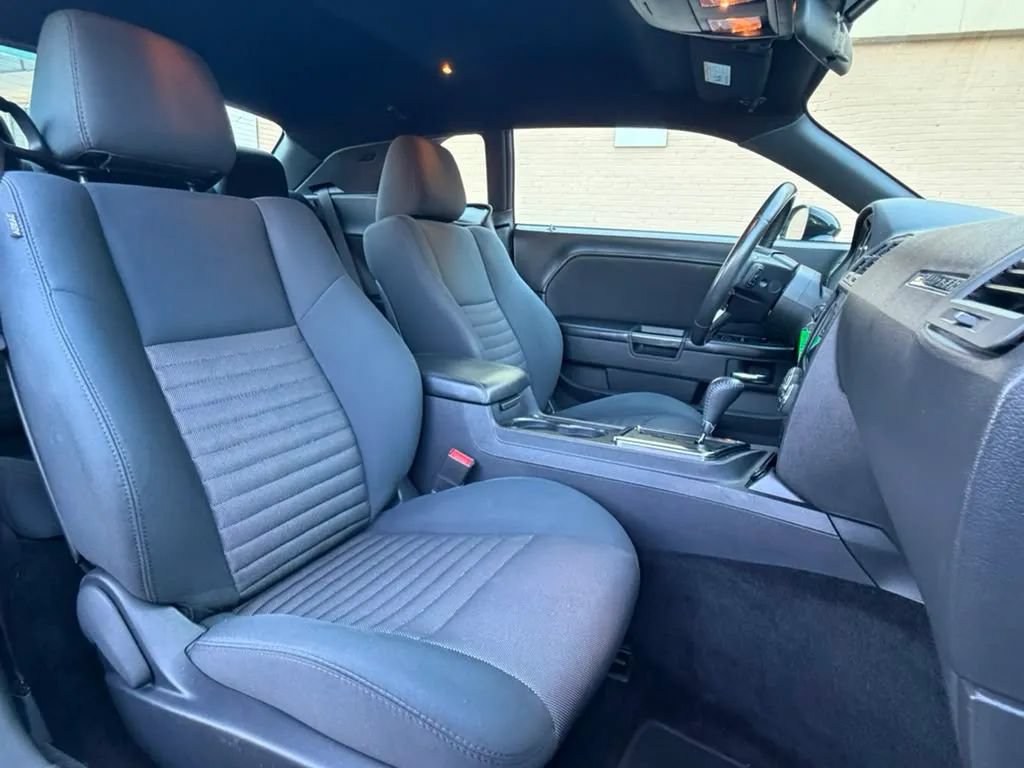 Used 2014 Dodge Challenger SXT RWD image 20
