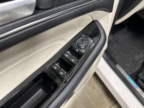 Used 2019 Ford Edge Titanium w/ Cold Weather Package AWD/4WD image 15