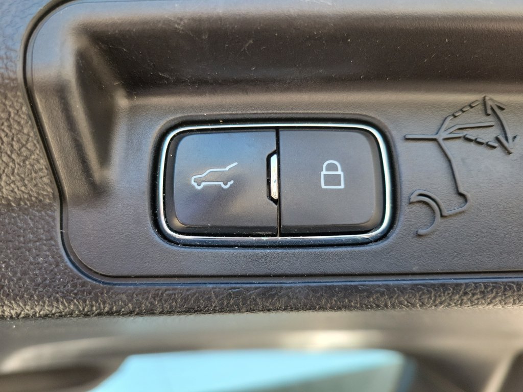 Used 2020 Ford Explorer XLT w/ Equipment Group 202A AWD/4WD image 9