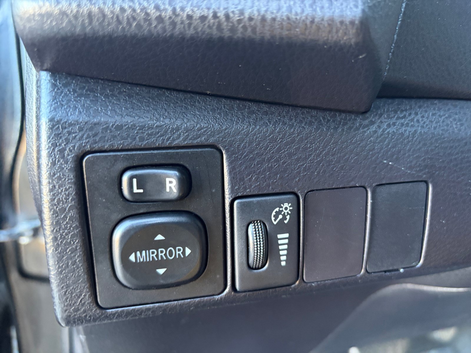 Used 2016 Toyota Corolla LE FWD image 33