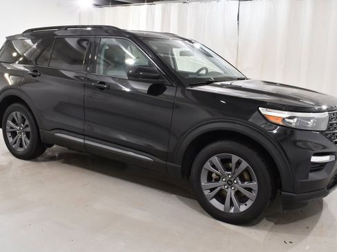 Used 2023 Ford Explorer XLT w/ Equipment Group 202A image 5