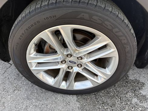 Used 2017 Ford Explorer XLT w/ Equipment Group 202A FWD image 12