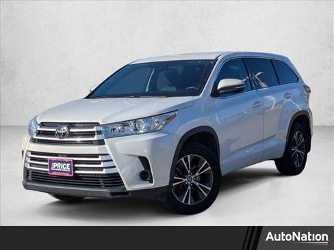 Used 2018 Toyota Highlander LE image 1