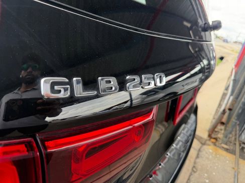 Used 2020 Mercedes-Benz GLB 250 w/ Premium Package image 30