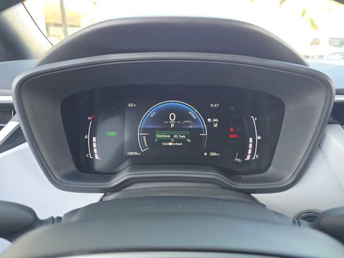 Certified 2025 Toyota Corolla SE w/ SE Premium Package FWD image 25