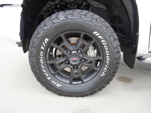 Used 2019 Toyota Tundra Platinum image 13