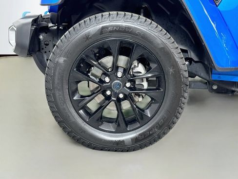 Used 2024 Jeep Wrangler Unlimited Sahara AWD/4WD image 9
