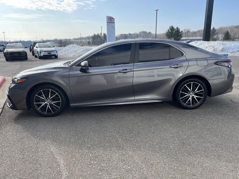 Used 2024 Toyota Camry SE image 6