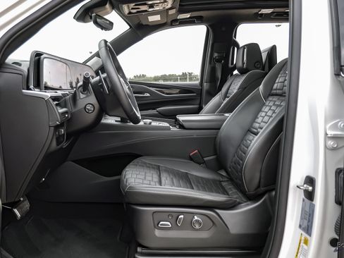 Used 2024 Cadillac Escalade ESV V AWD/4WD image 37