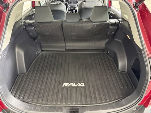 Used 2021 Toyota RAV4 XLE w/ Convenience Package AWD/4WD image 19