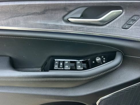 Used 2024 Jeep Grand Cherokee Overland w/ Trailer Tow Package image 12