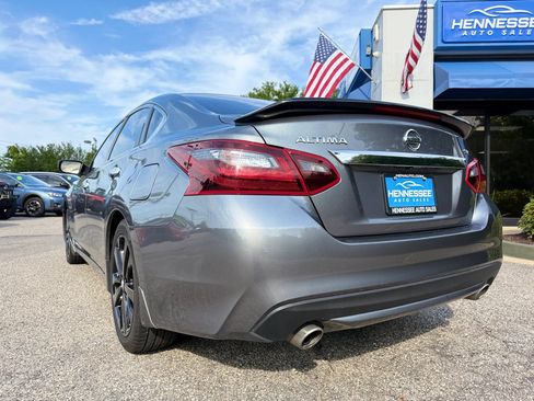 Used 2017 Nissan Altima 2.5 SR w/ Midnight Edition Package FWD image 18
