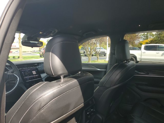 Used 2024 Jeep Grand Cherokee Limited w/ Trailer Tow Package AWD/4WD image 11