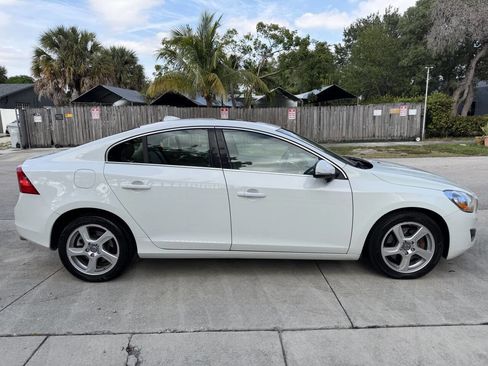 Used 2013 Volvo S60 T5 image 4