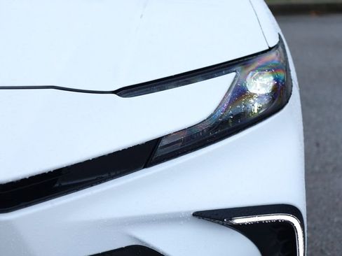 Used 2025 Toyota Camry SE image 17