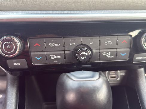 Used 2025 Jeep Compass Limited AWD/4WD image 27