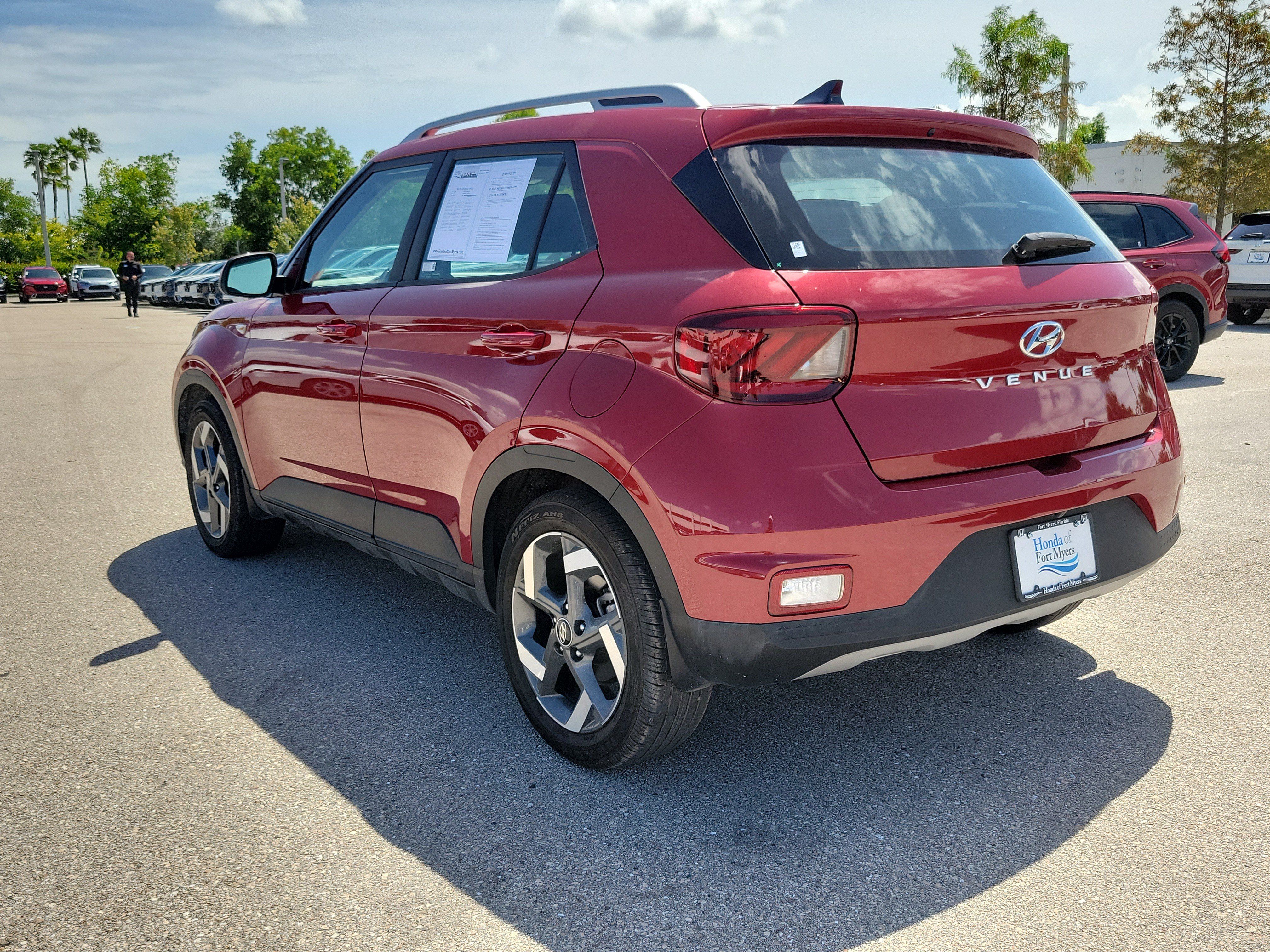 Used 2022 Hyundai Venue Limited FWD image 4