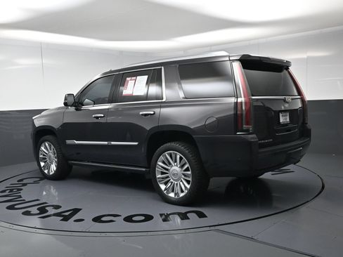 Used 2018 Cadillac Escalade Platinum AWD/4WD image 7