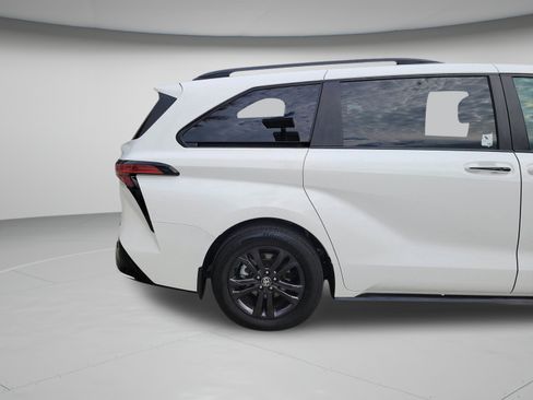 Certified 2025 Toyota Sienna XSE w/ XSE Plus Package AWD/4WD image 32