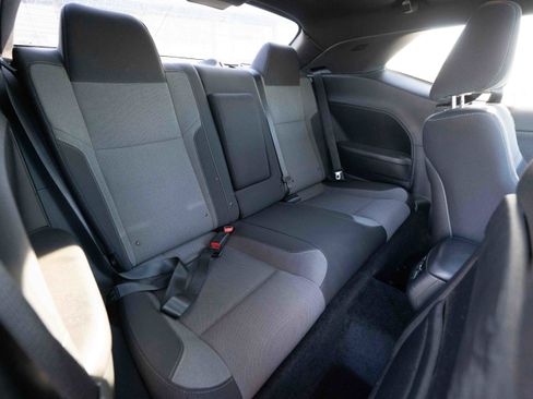 Used 2015 Dodge Challenger SXT image 23