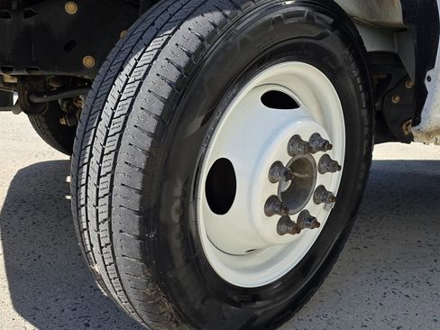 Used 2024 Ford E-350 and Econoline 350 Super Duty w/ Driver's Safety Package image 14