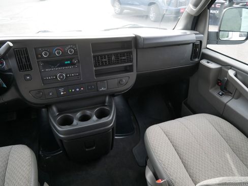 Used 2025 GMC Savana 3500 LT w/ LT Preferred Equipment Group image 15
