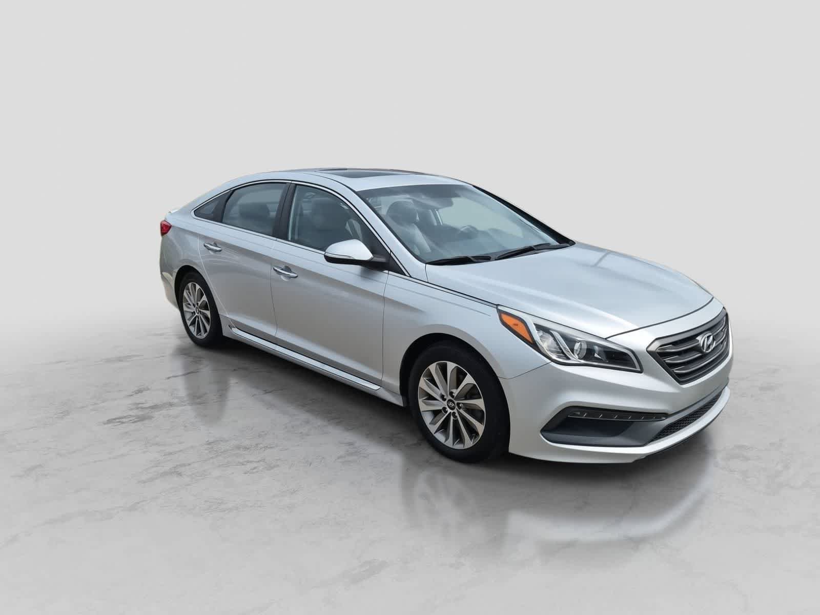 Used 2016 Hyundai Sonata Sport w/ Option Group 1V FWD image 2