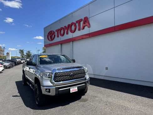 Used 2018 Toyota Tundra SR5 AWD/4WD image 1