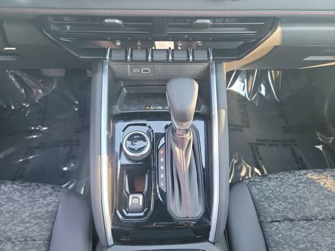 Used 2025 Chevrolet Colorado Z71 AWD/4WD image 11