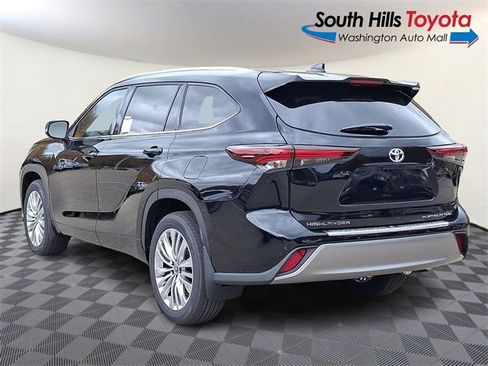 New 2025 Toyota Highlander Platinum image 4