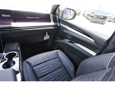 New 2026 Cadillac Escalade Platinum Sport w/ LPO, ONYX Package AWD/4WD image 10