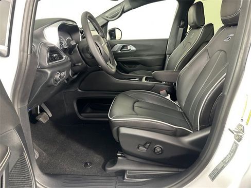 New 2026 Chrysler Pacifica Limited w/ S Appearance Package image 21