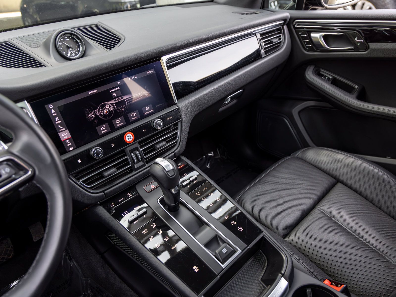 Used 2023 Porsche Macan AWD/4WD image 45