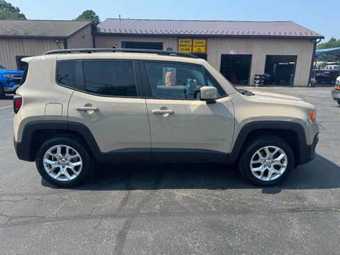 Used 2016 Jeep Renegade Latitude image 3