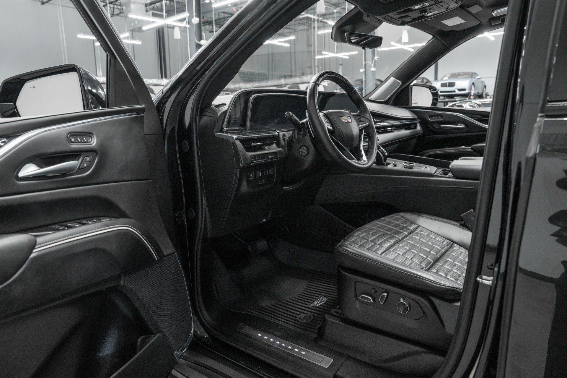 Used 2024 Cadillac Escalade ESV V w/ LPO, Floor Liner Package AWD/4WD image 22