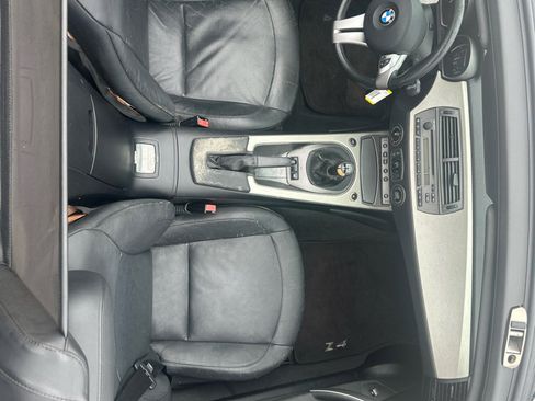 Used 2004 BMW Z4 2.5i image 12