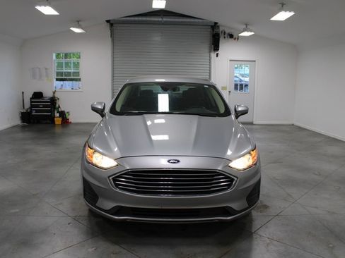 Used 2020 Ford Fusion SE image 3