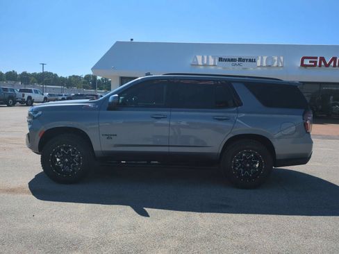 Used 2022 Chevrolet Tahoe Z71 w/ Luxury Package AWD/4WD image 2