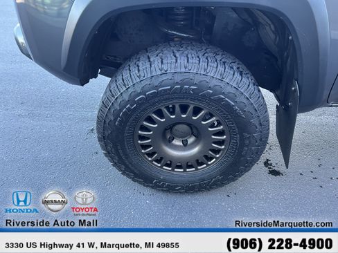 Used 2020 Toyota Tacoma TRD Off-Road w/ TRD Premium Off Road Package AWD/4WD image 11